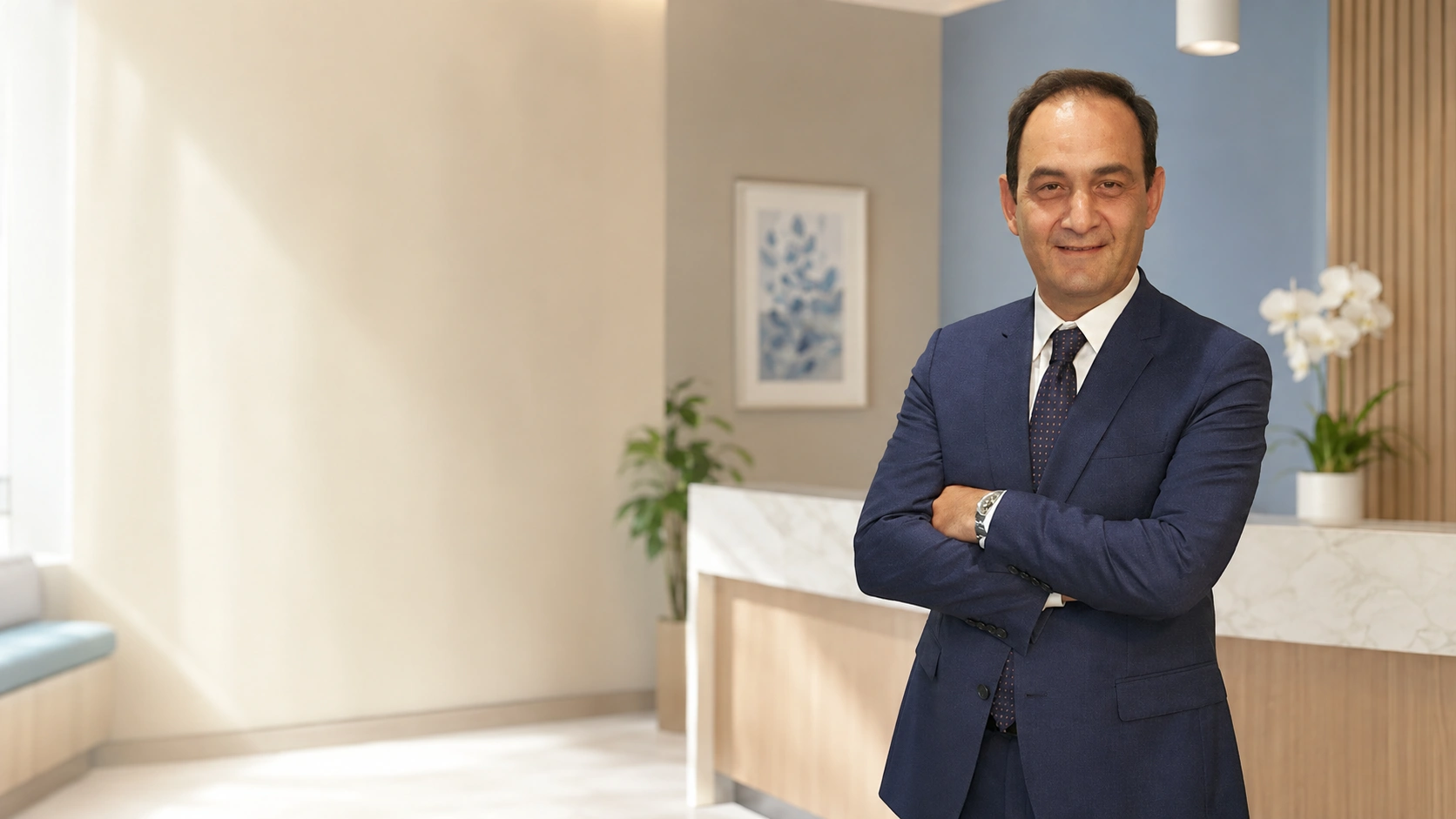 Op. Dr. Süleyman Tosun klinik resepsiyonunda